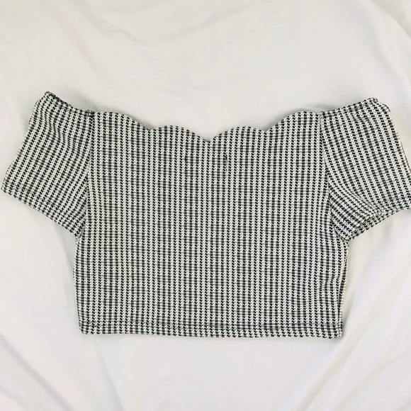 MINKPINK Off Shoulder scalloped crop top - Picture 2 of 3